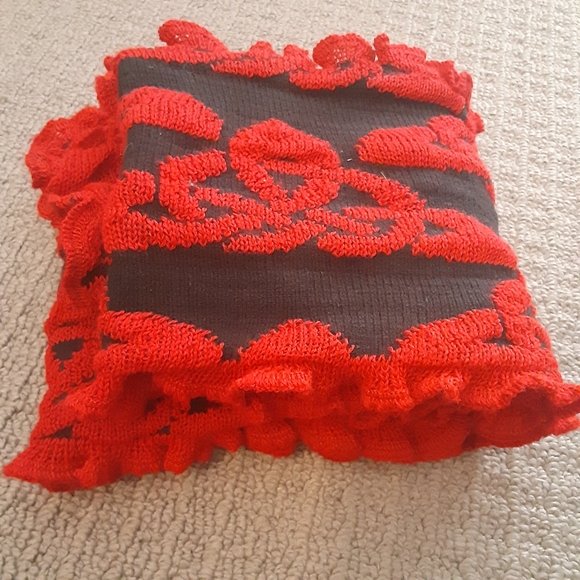 Irish Celtic Knot Scarf- Red/ Black- Kells Brand - Picture 1 of 7